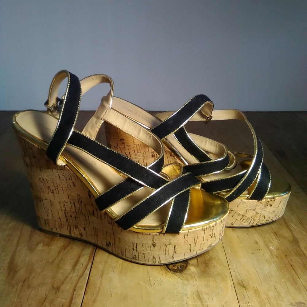 🌸 5/25 Black & Gold Strappy Cork 5" Wedges Sz 8/9